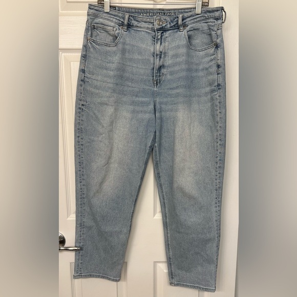 American Eagle Stretch Mom Straight Jean Size 14 - Picture 1 of 4